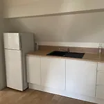 2 Entierement Renove Avec Parking Au Calme En Etant A Deux Pas Des Commerces Et Restaurants Апартаменты *