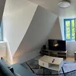 2 Entierement Renove Avec Parking Au Calme En Etant A Deux Pas Des Commerces Et Restaurants Апартаменты