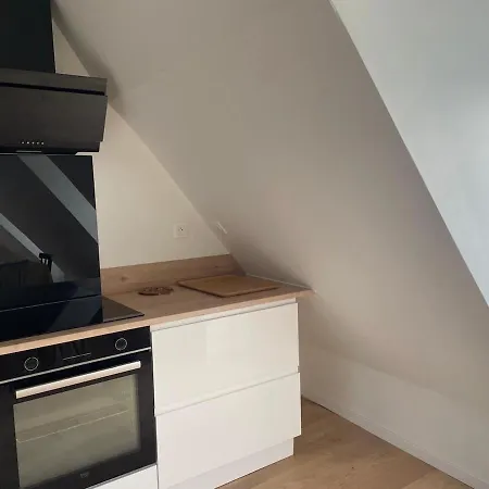 2 Entierement Renove Avec Parking Au Calme En Etant A Deux Pas Des Commerces Et Restaurants شقة