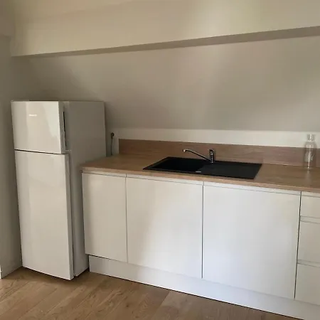 2 Entierement Renove Avec Parking Au Calme En Etant A Deux Pas Des Commerces Et Restaurants شقة *